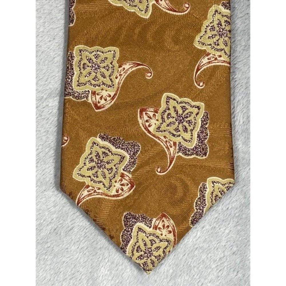 Chaps Ralph Lauren Men Silk Tie Gold Burgundy Paisley Medallion Pattern USA Made